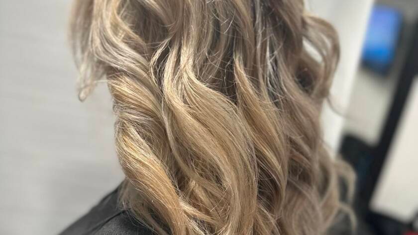 Golden Waves Explore the Allure of Blonde Hair Highlights