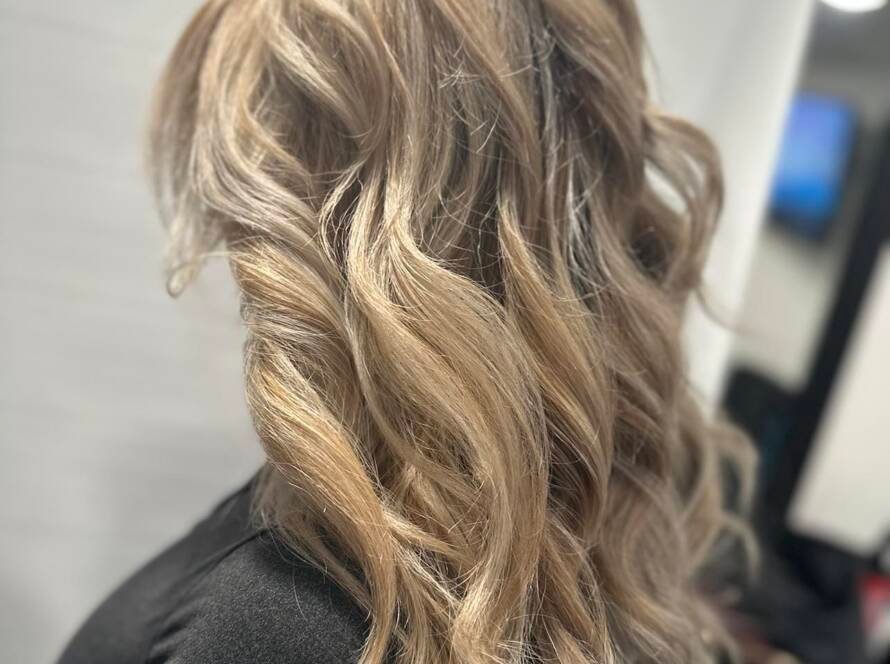 Golden Waves Explore the Allure of Blonde Hair Highlights
